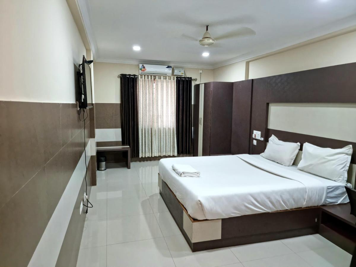 Js Grand Residency Hotel Palakkad Exterior foto