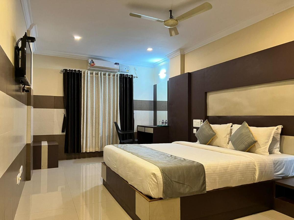 Js Grand Residency Hotel Palakkad Exterior foto