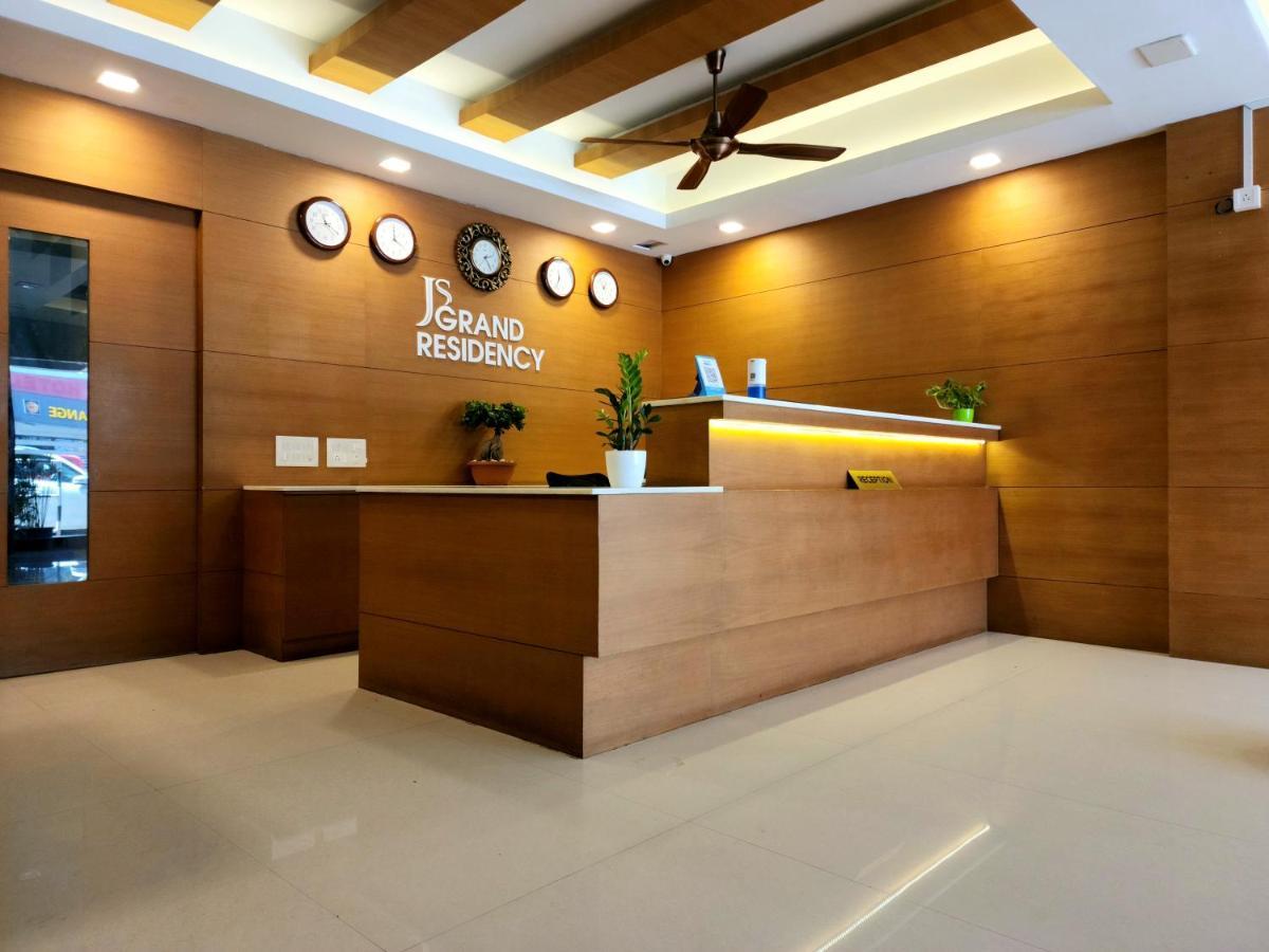 Js Grand Residency Hotel Palakkad Exterior foto